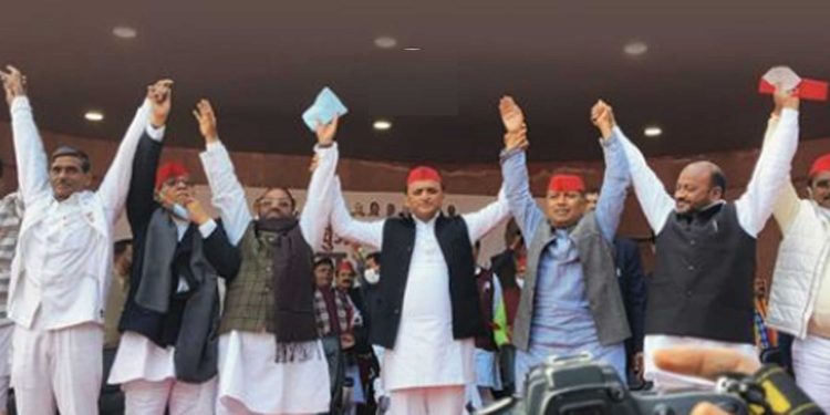 اکھلیش کے ساتھ بی جے پی کے ستارے،موریہ نے کہا:’بی جے پی کو نیست نابود کردوں گا‘