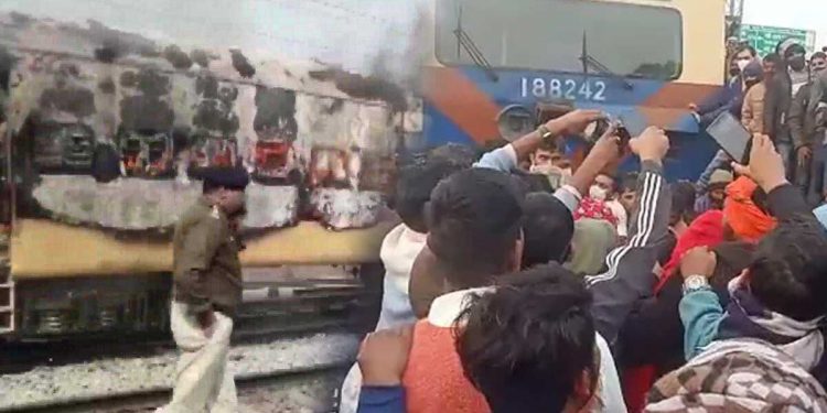 RRB-NTPC امتحان تنازع: بہار میں تیسرے دن بھی ہنگامہ، طلبہ نے ٹرین کو آگ لگا دی، اسٹیشن پر پتھراؤ