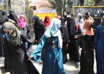 حجاب پر پابندی کے خلاف احتجاج کرنے والی 58طالبات کالج سے معطل