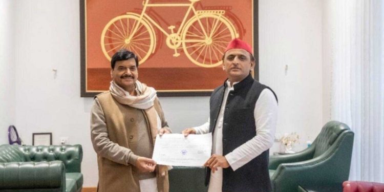 اکھلیش کی بڑھی مشکل ، شاداب فاطمہ سمیت شیو پال کی پارٹی کے کئی لیڈروں نے کی بغاوت