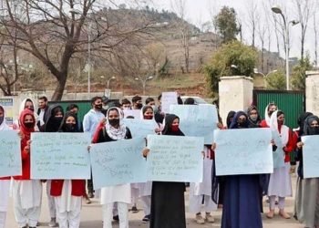 حجاب تنازع پر بی جے پی قیادت میں بے چینی، کہیں سی اے اے تحریک جیسے نہ پھیل جائے ؟
