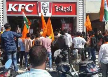 کشمیر کو لے کر سوشل میڈیا پر پوسٹ کے خلاف بجرنگ دل اور وی ایچ پی کا احتجاج