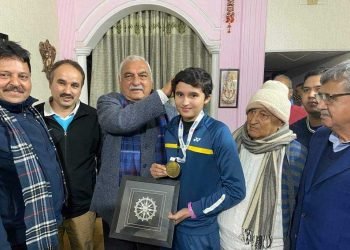 سابق وزیر اعلیٰ بھوپندر سنگھ ہڈا نے نوجوان بیڈمنٹن اور کم عمر کھلاڑی اونتی ہڈا کو اعزاز سے نوازا