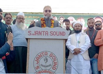 دیوبند میں گرجے اویسی،کہا:’ سیکولر پارٹیاں مسلمانوں کا استعمال کرتی ہیں‘