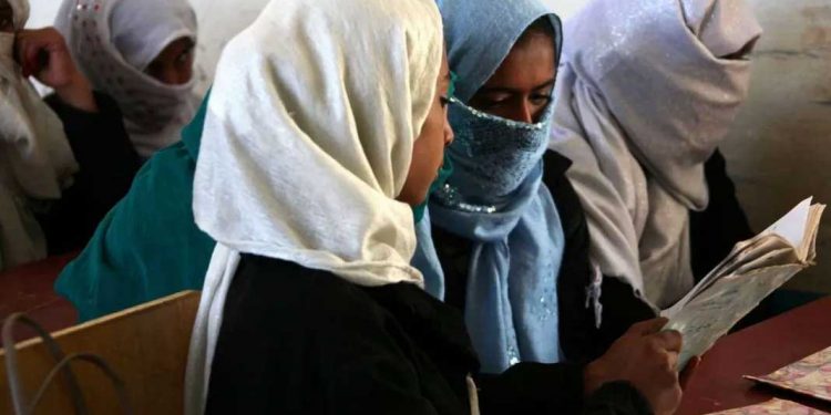مسلم لڑکیوں میں تعلیمی گراف بڑھ رہا ہے:سروے