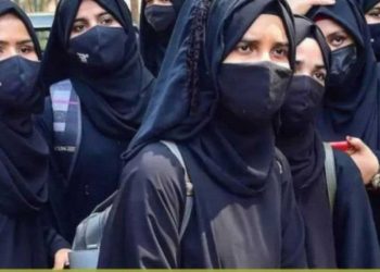 کرناٹک :ٹیچرحجاب پہن سکتی ہیں، عبوری پابندی کاحکم صرف طلبہ کےلئے : ہائی کورٹ