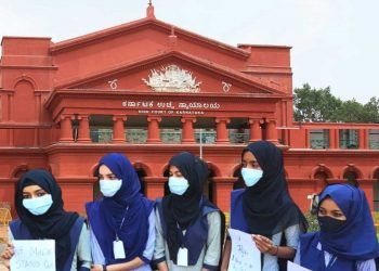 کرناٹک حکومت نے ہائی کورٹ میں کہا:’ اقلیتی تعلیمی اداوروں میں حجاب پر پابندی نہیں‘
