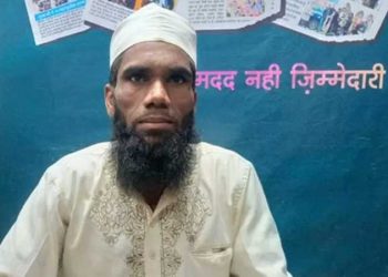 انسانیت کی مثال ! محمد محبوب جو اسنیہا کو بچانے کے لیے چلتی ٹرین کے نیچے چلے گئے