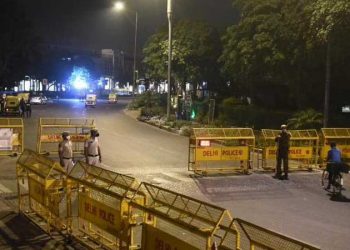کورونا کے کم ہوتے انفیکشن کے مدنظر یوپی میں آج سے نائٹ کرفیوختم