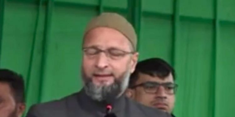 اویسی بولے ،میرے انگنے میں تمہارا کیا کام،ٹوپی میری داڑھی میری،برقع میرا