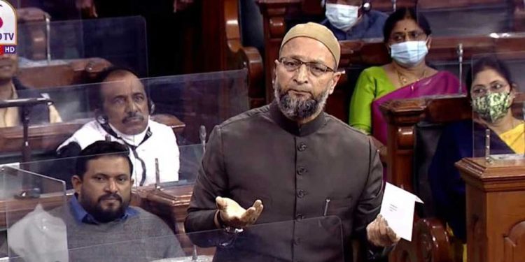پارلیمنٹ میں اویسی بزدلوں کی طرح روئے نہیں !