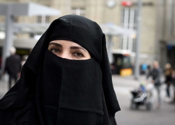 پردے کی آڑمیں سیاست!