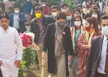 ہندو-مسلمان کر کے بی جے پی آپ کو بانٹ رہی ہے،ڈور ٹوڈور مہم میں پرینکا کا الزام
