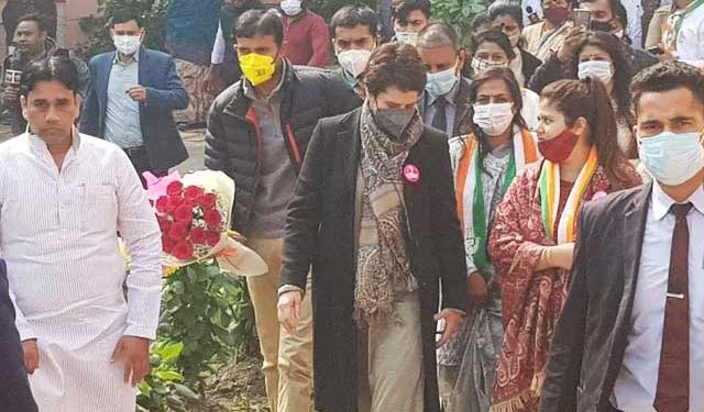 ہندو-مسلمان کر کے بی جے پی آپ کو بانٹ رہی ہے،ڈور ٹوڈور مہم میں پرینکا کا الزام