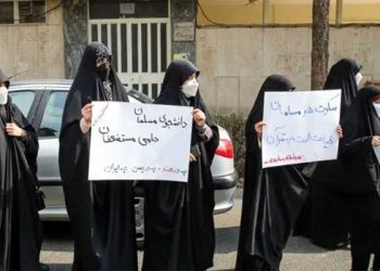 بھارت میں حجاب پر پابندی کے خلاف ایران میں طلباء کا احتجاج