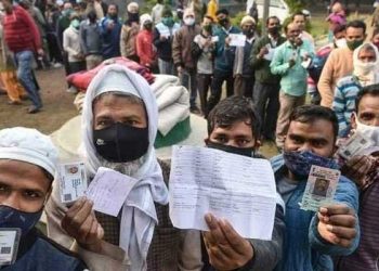 یوپی الیکشن 2022-: دوسرے مرحلے کی ووٹنگ جاری، ایس پی نے ای وی ایم میں خراب کی شکایت کی
