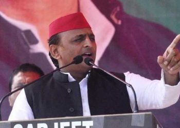 اکھلیش کے نشانے پر بی جے پی، کہا – کاکا چلے گئے، بابا بھی چلے جائیں گے