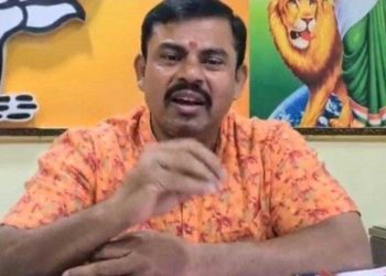 بی جے پی کو سپورٹ کرونہیں تو بلڈوزرچلے گا، ایم ایل اے نے یوپی کے ووٹروںکی دی دھمکی، ایکشن میں ای سی