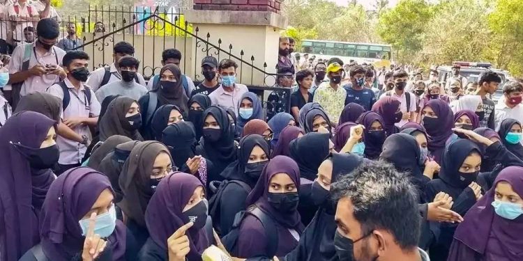 حجاب کی آنچ مدھیہ پردیش،بنگال تک پہنچی