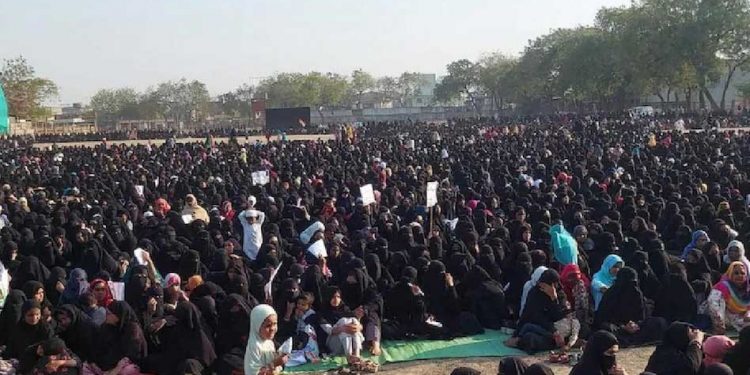 حجاب تنازع:علی گڑھ سے مالیگاؤں تک مسلم خواتین سڑکوں پر اتریں