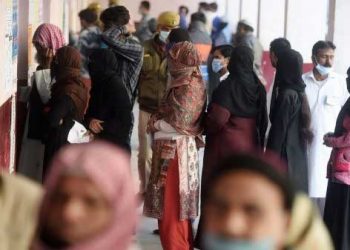 کانپور :حجاب اتارنے پر خواتین ووٹرز اور انتخابی کارکنوں کے درمیان نوک جھونک
