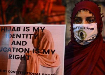 مسجدوں سے اعلان کردیں ہم حجاب اتار دیں گے!، علمائے کرام کی خاموشی پر باحجاب طالبات ناراض