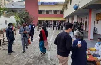 والدین کے ووٹ ڈالنے پر طلباء کو 10 اضافی نمبر دئے جائیں گے!