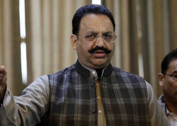 جیل کے اندر گلاس میں چائے آئی، پینے کے بعد مختار انصاری اور ان کی اہلیہ کے منھ سے جھاگ نکلنے لگی،بیٹے نے بتائی پوری بات