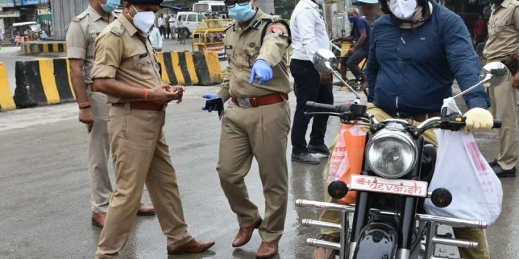 اب صرف فوٹو لینے سے نہیں کٹے گا چالان،اگر آپ کو بھی روکے پولیس والے تو جان لیجئے نیا قانون