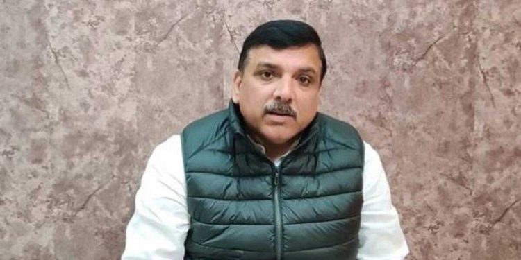 امت شاہ کا بیٹا دبئی کے شیخوں کے ساتھ مل کر کروڑوں کمائے گا اور یوپی کے نوجوان ’گوبر‘ بیچیں گے؟: سنجے سنگھ