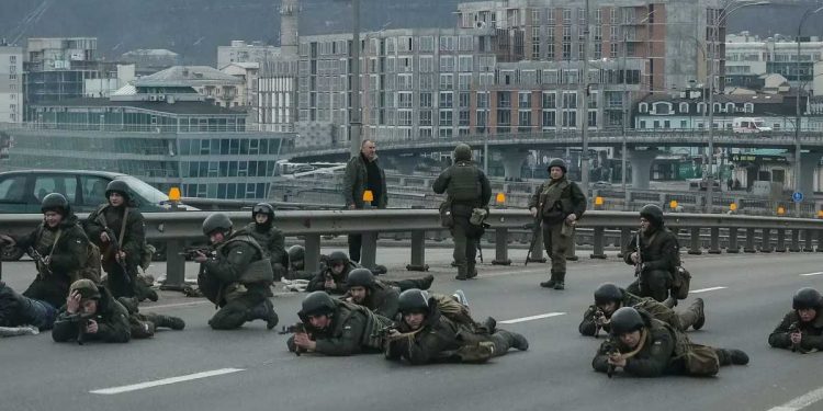 روسی فوج نے شہر میلیٹوپول پر قبضہ کیا، کیف کی سڑکوں پر شدید لڑائی جاری