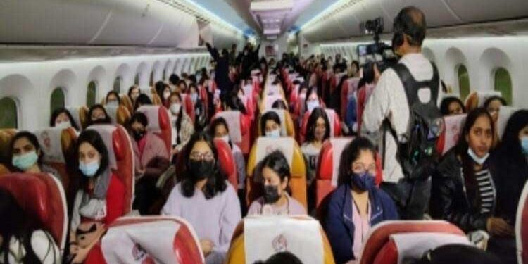 آپریشن گنگا کے تحت 240 ہندوستانیوں کے ساتھ تیسری پرواز ہندوستان کے لیے روانہ