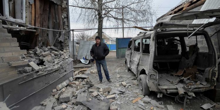 روس -یوکرین کشیدگی: جنگ کی تباہی کے بعد مذاکرات کی تجویز