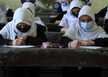 افغانستان: طالبان کا لڑکیوں کو ہائی اسکول جانے کی اجازت دینے کا اعلان