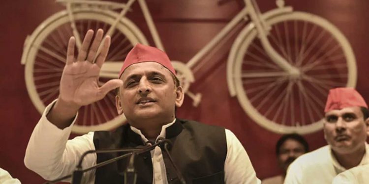 اکھلیش کی سائیکل چوتھے فیز میں ہوئی پنکچر، ایس پی کو ہرانے میں ان ووٹروں کا ہاتھ