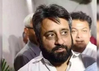دہلی وقف بورڈ کے چیئرمین امانت للہ خاں کے خلاف بغاوت کی آواز بلند