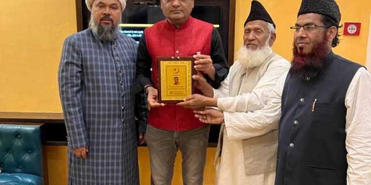 آل انڈیا علماء بورڈ نے ڈاکٹر ظہیر خاں کو آزاد ایوارڈ سے نوازا