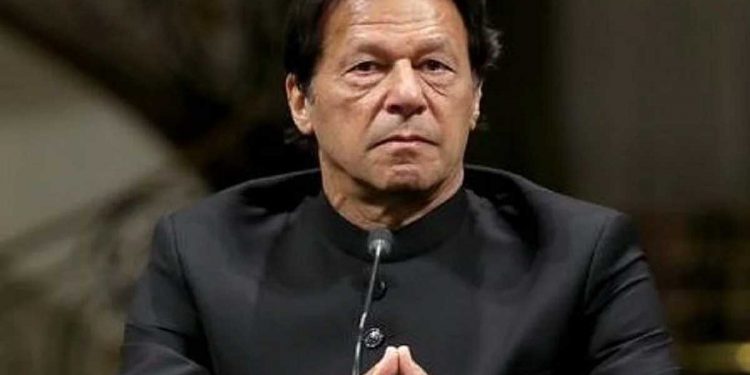 عمران خان کی وزیراعظم کی کرسی بچانے کی آخری کوشش، ایک وزیراعلیٰ کی قربانی!