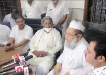 کرناٹک : سابق وزیر اعلیٰ سدارامیا سے مسلم علماء کرام و قائدین کی ملاقات، حجاب مسئلہ کو اسمبلی میں اٹھانے کی درخواست