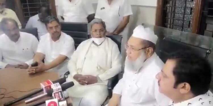 کرناٹک : سابق وزیر اعلیٰ سدارامیا سے مسلم علماء کرام و قائدین کی ملاقات، حجاب مسئلہ کو اسمبلی میں اٹھانے کی درخواست