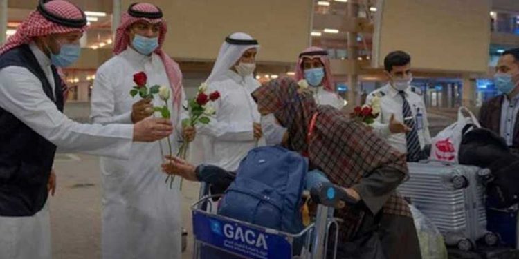 خواتین کو بغیر محرم عمرے کی اجازت مل گئی