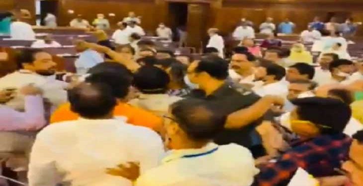بنگال اسمبلی میں ’فری اسٹائل کشتی‘ٹی ایم سی ممبر اسپتال میں داخل
