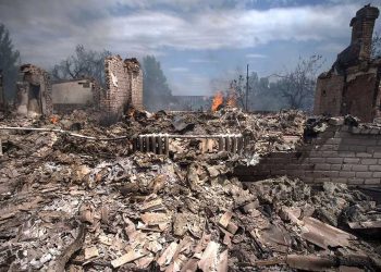 یوکرین کے شہر خار کیف میں شدید تباہی، رہائشی عمارتوں کے علاوہ بازاروں کو بھی نقصان پہنچا