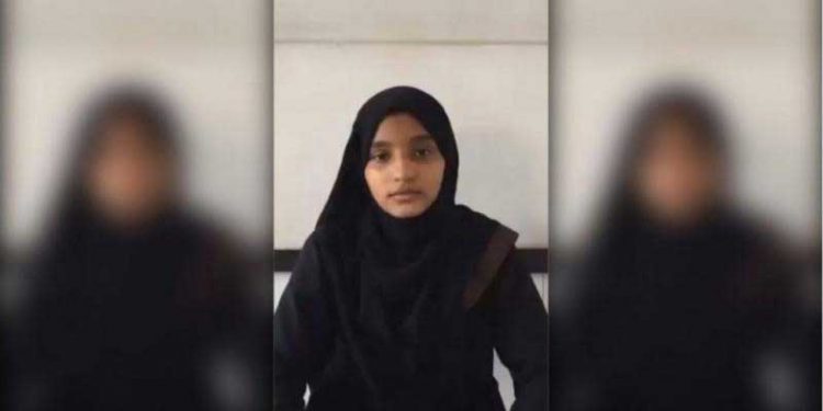 حجاب تنازع میں مسلم لڑکی پر ایف آی آر