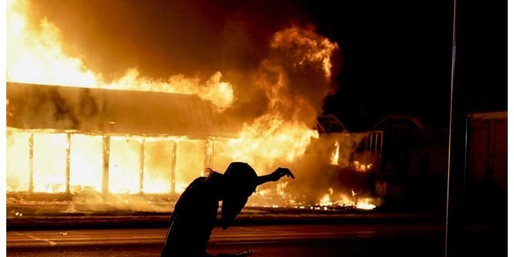 بچوں میں لڑائی فرقہ وارانہ تشدد میں تبدیل