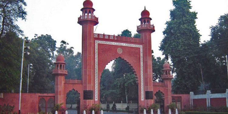 اے ایم یو کے پروفیسر پر مذہبی جذبات کو مجروح کرنے کا الزام، وجہ بتاؤنوٹس