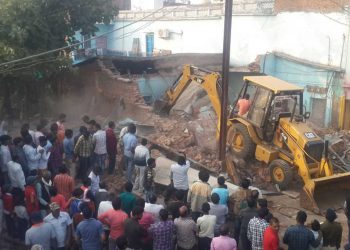 الجامعۃ الاشرفیہ مبارکپور پر چلا انتظامیہ کا بلڈوزر