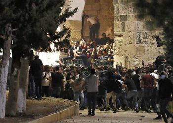 مسجد اقصیٰ : شدید جھڑپوں کے بعد اسرائیلی فورس کا انخلا، تمام دروازے کھول دیے گئے