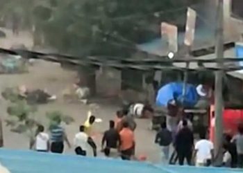 دہلی: ہنومان جینتی پر شوبھا یاترامیں ہنگامہ، کئی گاڑیوں میں توڑ پھوڑ، پولیس اہلکار زخمی