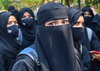 حجاب تنازع کشمیر پہنچ گیا
